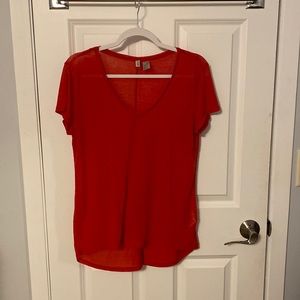 Women’s plain red tee. Size small. Brand is Divided from H&M.